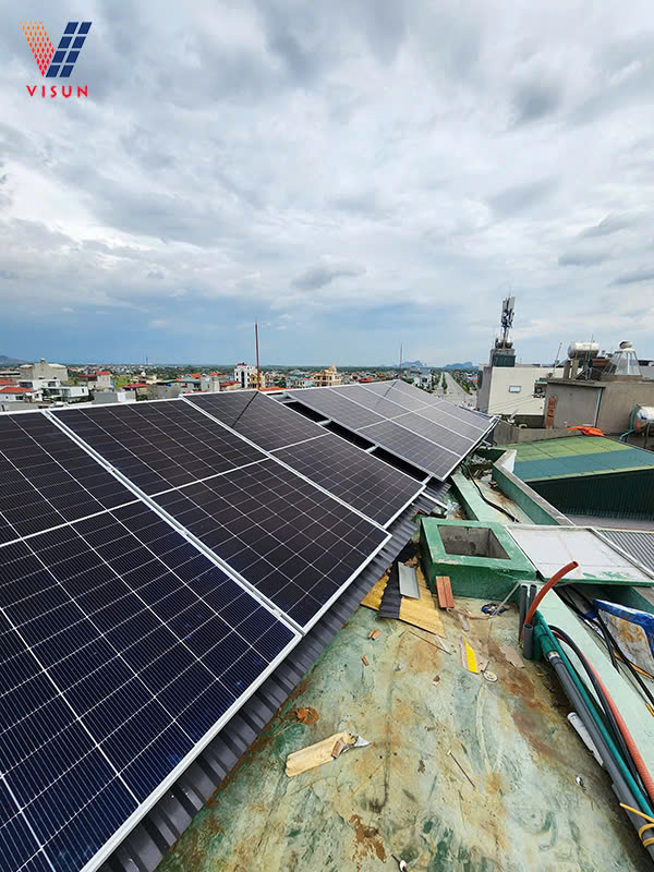 Visun lắp đặt hệ thống tấm solar công trình anh Y – Uông Bí, Quảng Ninh