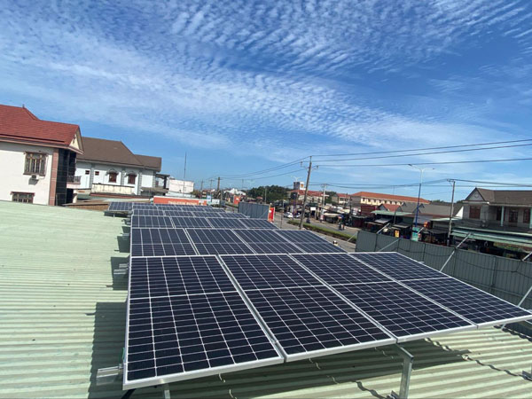 Inverter hòa lưới bám tải là gì